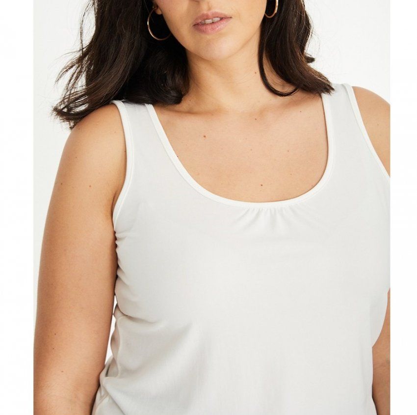 Top básico blanco de SPG Woman