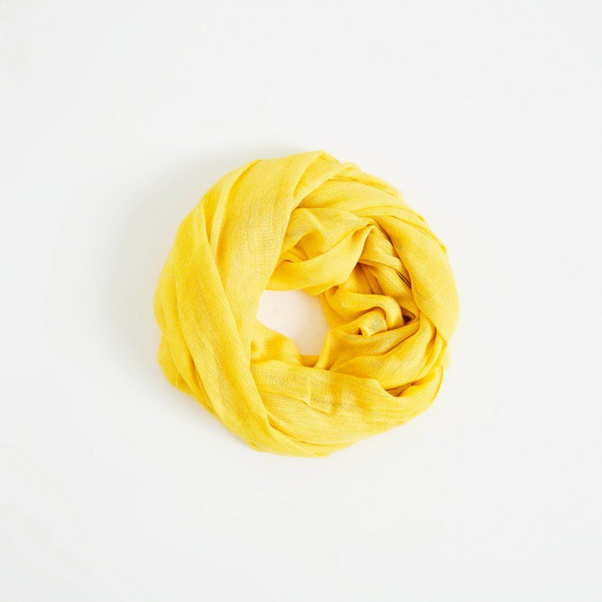 Pañuelo amarillo de Surkana