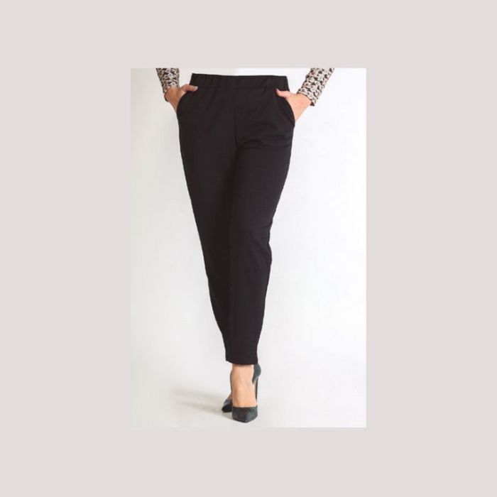 Pantalón dibujo relieve negro de Lourdes Castillo