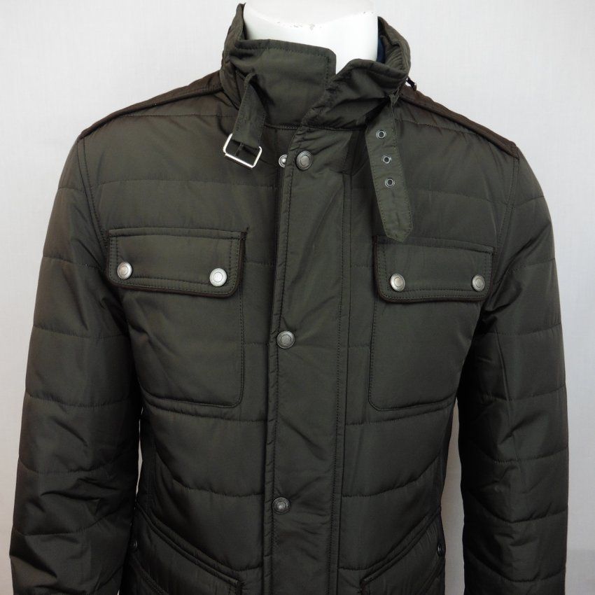 Chaquetón marrón de Javier Lobato