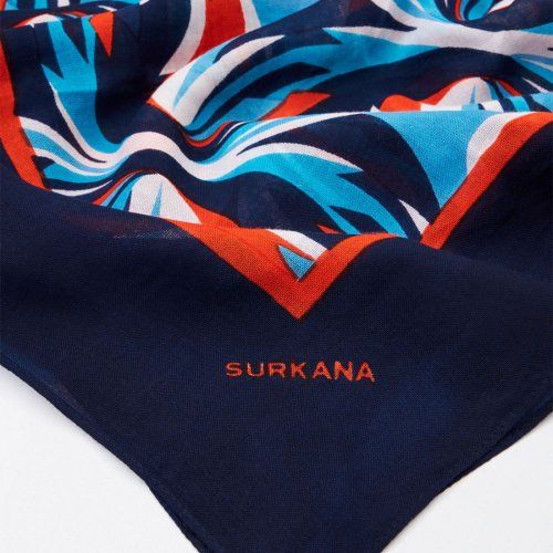 Pañuelo azul marino con estampado azul y naranja de Surkana