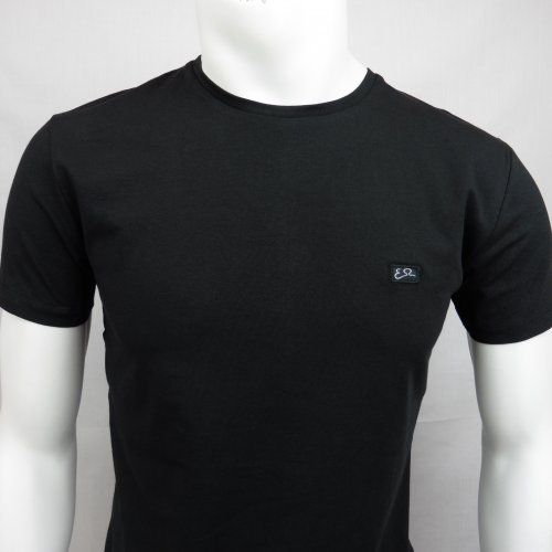 Camiseta básica negra de Yes Zee