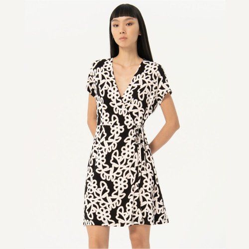 Vestido cruzado blanco y negro de Surkana