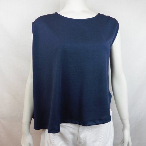 Camiseta asimétrica azul marino de WNT Collection