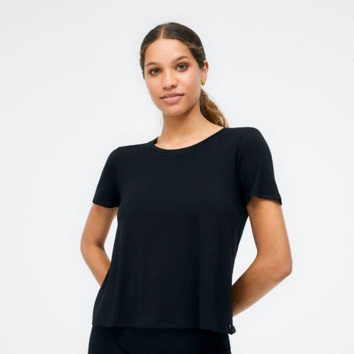 Camiseta negra evasé de Surkana