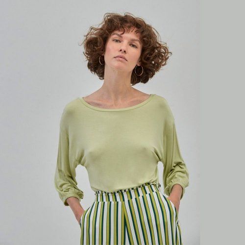 Camiseta manga abullonada verde de Surkana