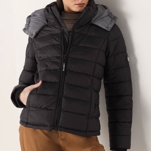 Cazadora negra acolchada de Lois