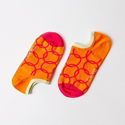 Calcetín invisible naranja aro fucsia de Surkana