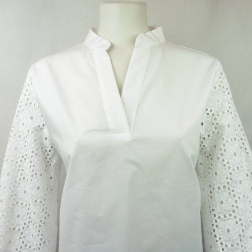 Blusa blanca perforada de WNT Collection
