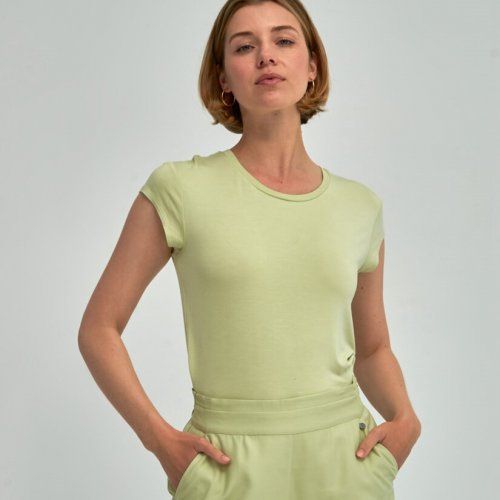 Camiseta cuello redondo verde de Surkana
