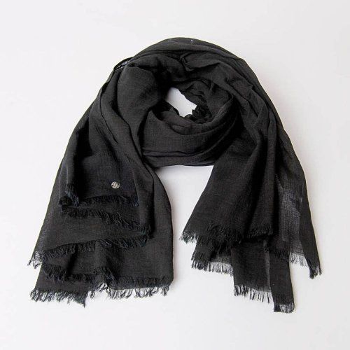 Pañuelo negro de Surkana