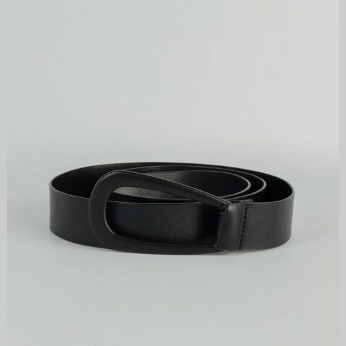 Cinturón liso negro de Surkana