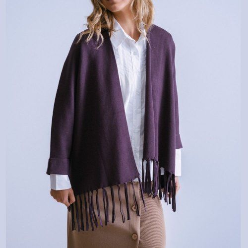 Chaqueta tipo poncho con flecos de WNT Collection