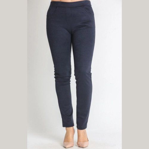 Pantalón azul marino piel melocotón de Nayat