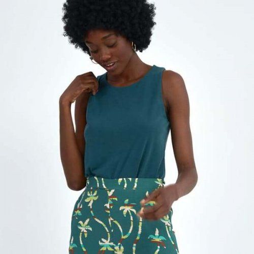 Camiseta modal verde de Surkana
