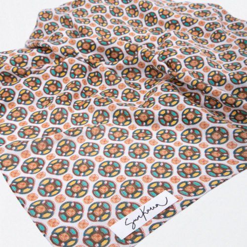 Pañuelo estampado en aros de Surkana