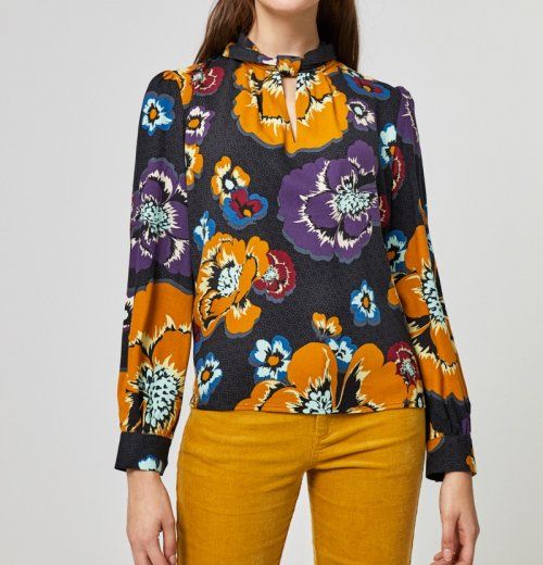 Blusa cuello nudo estampada de Surkana